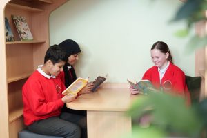 reading-in-library2